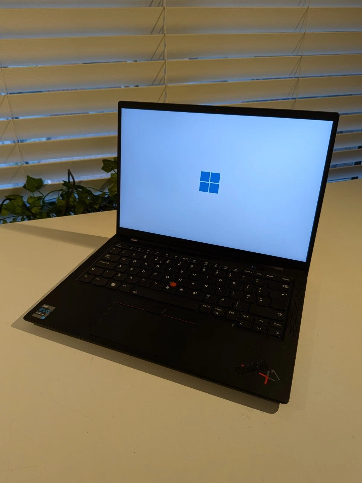 Lenovo ThinkPad X1 Carbon Gen 9 i7-1185G7 16GB 512GB 14" Win11 Pro Great